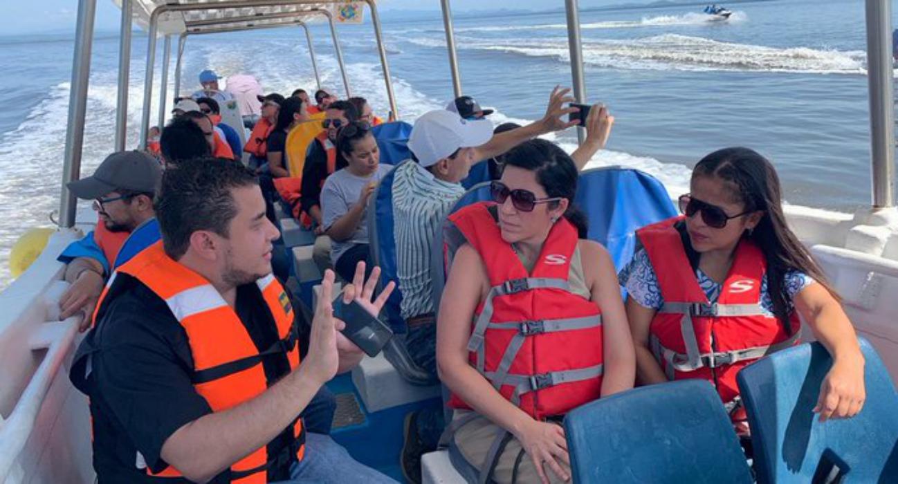 Ministros llegan a islas de La Unión para impulsar el Plan Pacífico ministros-inspeccionan-isla-de-la-union-donde-se-construira-un-muelle-que-impulsara-el-turismo